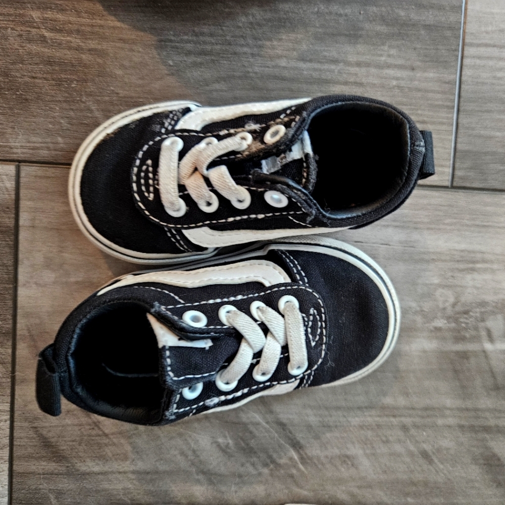 Vans Unisex-Child Old Skool V Core (Little Big Kid) 4C